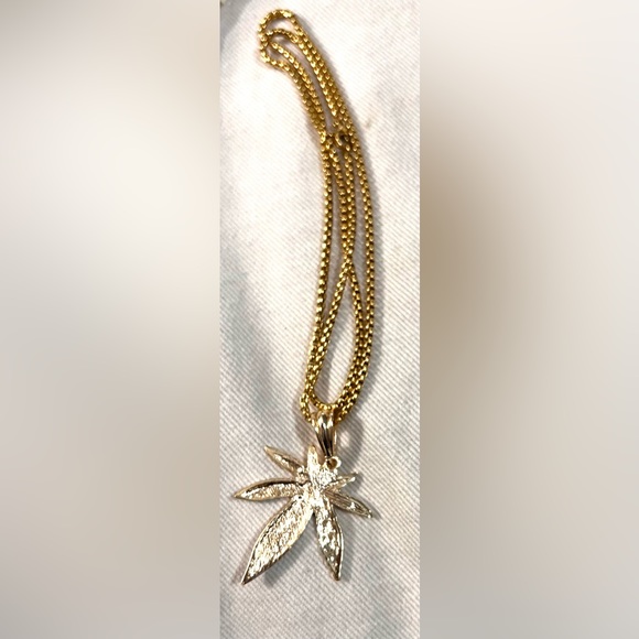 Necklace and Tri-Tone Gold Weed Leaf Charm - Picture 2 of 2